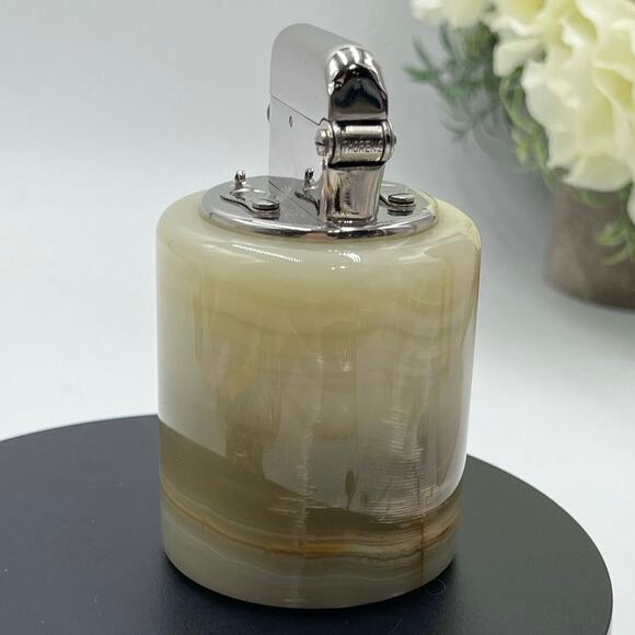 Theron’s Vintage Polished Banded Agate Onyx Chrome Table Lighter Double Claw - Picture 2 of 12